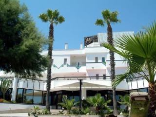 Hyencos Hotel Callyon Торе Сан Джовани Удженто Екстериор снимка
