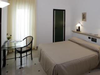 Hyencos Hotel Callyon Торе Сан Джовани Удженто Екстериор снимка