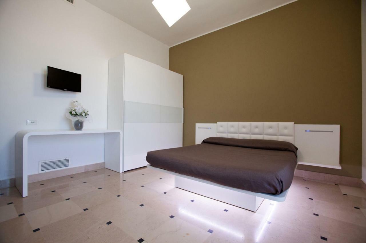Hyencos Hotel Callyon Торе Сан Джовани Удженто Екстериор снимка